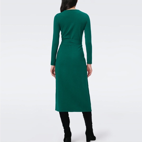 DVF cashmere wrap dress NWT sz Small. Fall 2024.
Beautiful cilantro color - Picture 2 of 7